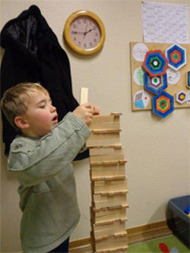 Der 1. Turm mit dem Kaplar-Holzbaukasten entsteht